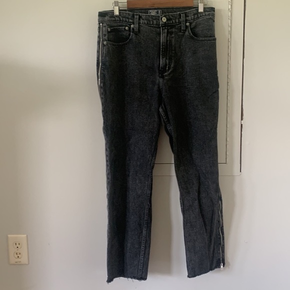 Abercrombie & Fitch Ultra High Rise Mom Jean Black Distressed with side zippers - Picture 5 of 8